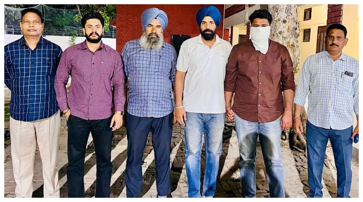 Photo of 60,000 रुपये रिश्वत मांगने के आरोप में विजिलेंस ब्यूरो ने सिपाही को किया गिरफ्तार