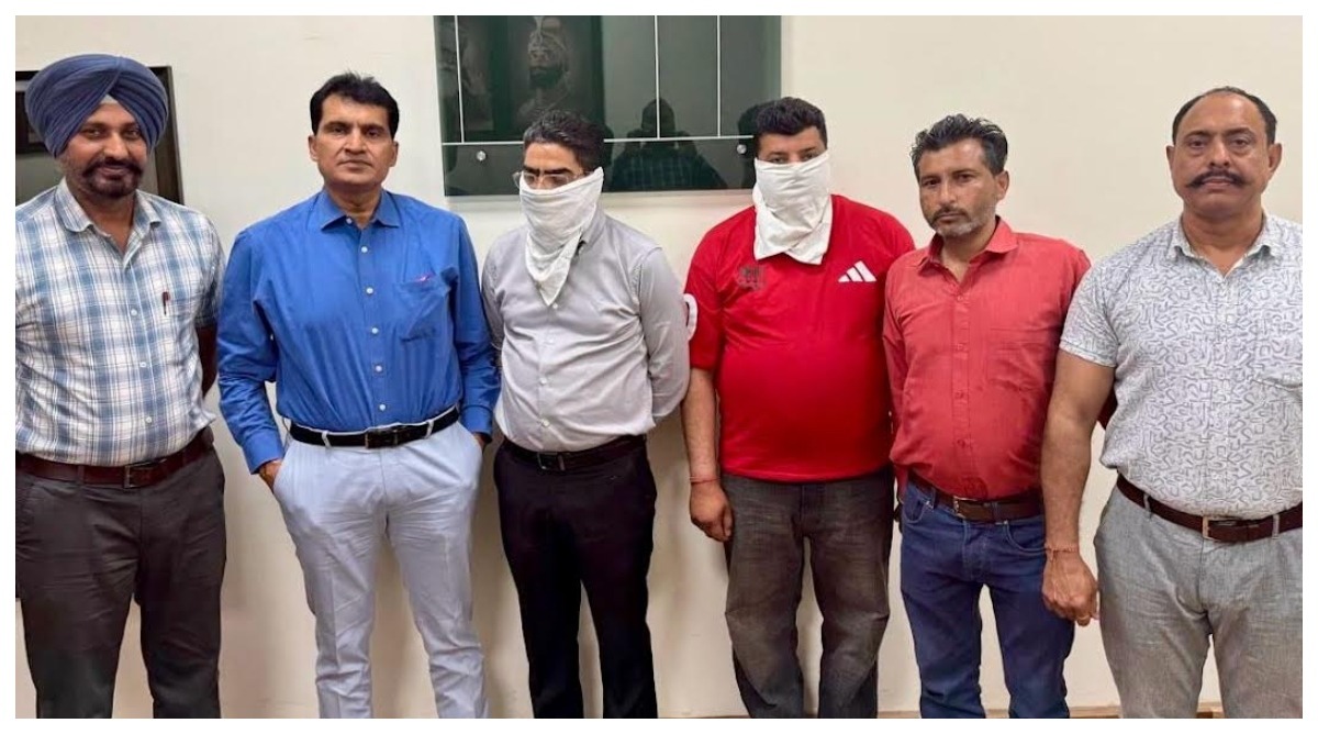Photo of आप सरकार की भ्रष्टाचार के प्रति शून्य सहिष्णुता, एटीपी और नक्शा नवीस 50,000 रुपये रिश्वत लेते गिरफ्तार