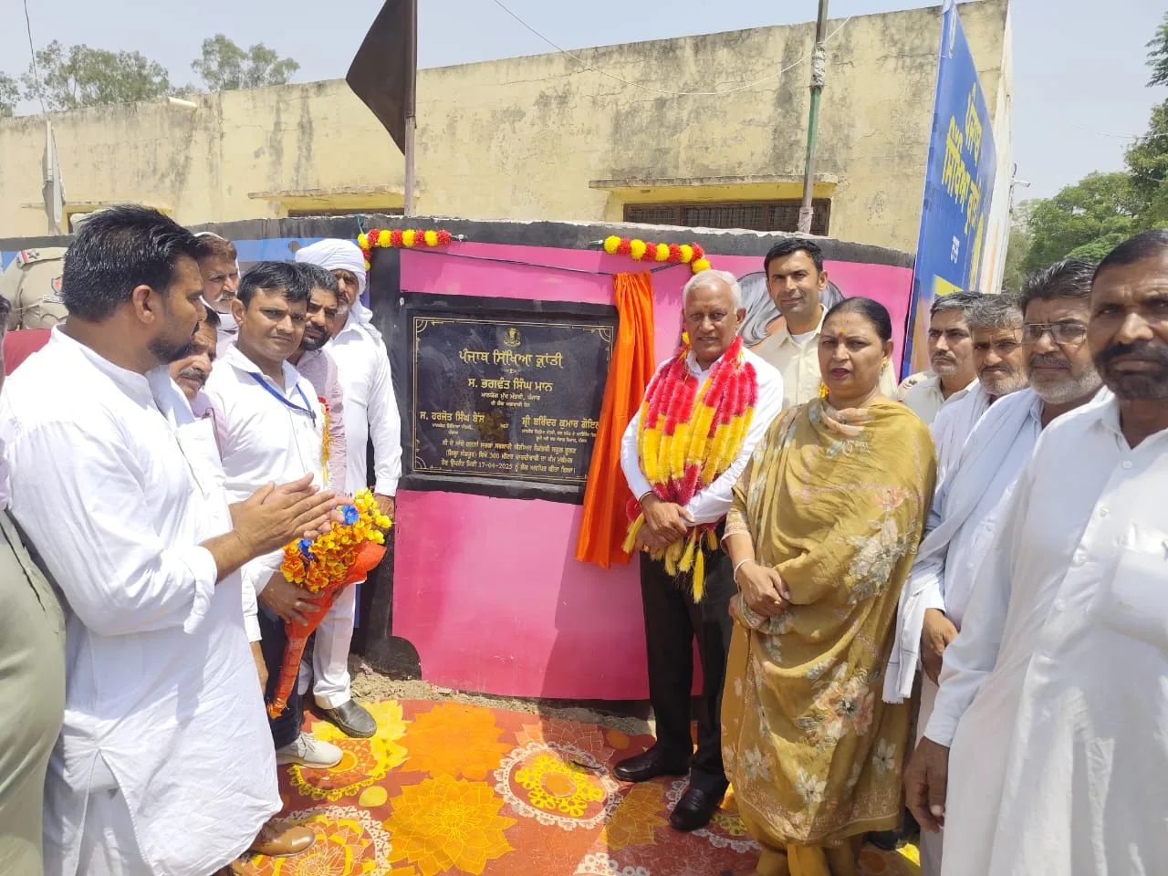 Photo of लैहरागागा के आठ सरकारी स्कूलों में 1.61 करोड़ की विकास परियोजनाओं का कैबिनेट मंत्री बरिंदर गोयल ने किया उद्घाटन