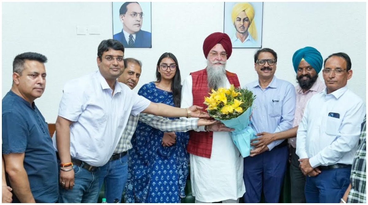 Photo of पंजाब विधानसभा के स्पीकर कुलतार सिंह संधवां अपनी बेटी के साथ आज मुख्यमंत्री कार्यालय के प्रेस लाउंज में पहुंचे