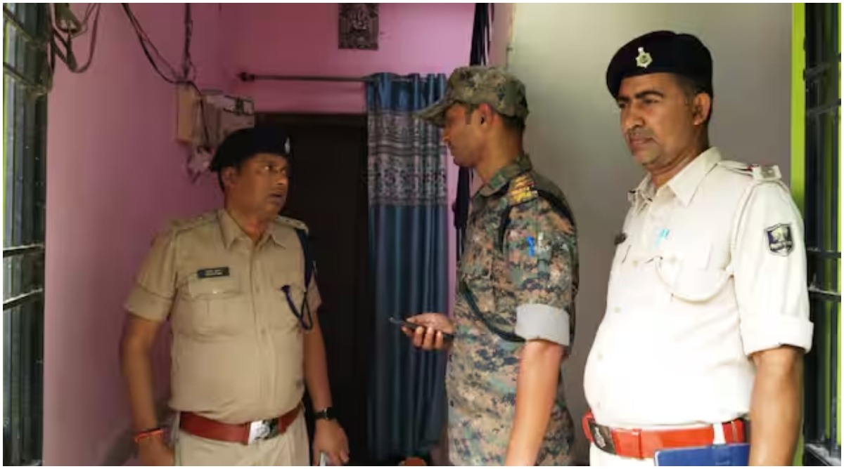 Photo of जिस पत्नी ने पिया संग रहने की खाई थी सात जन्मों की कसमें…वो गैर मर्द के साथ पकड़ाई, पति ने उतारा मौत के घाट