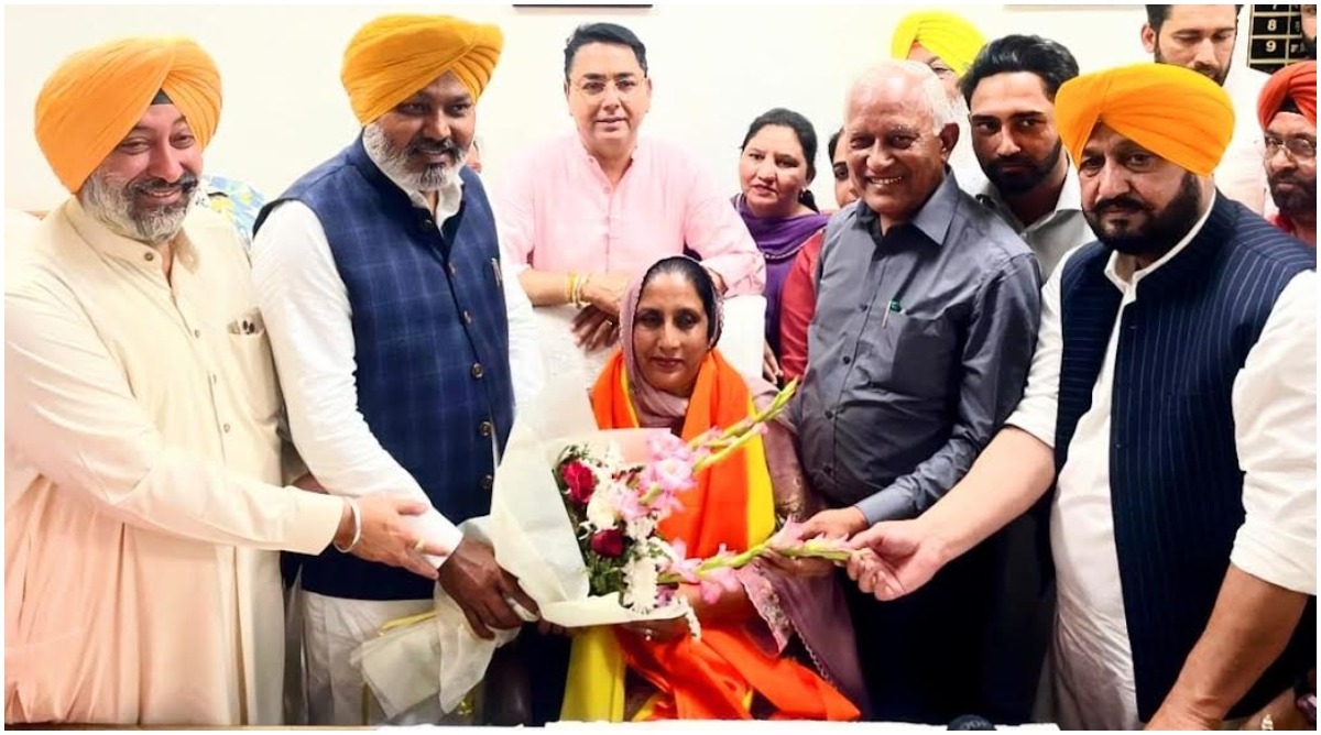 Photo of प्रो. जसवीर कौर शेरगिल ने मार्केट कमेटी दिरबा की चेयरपर्सन का संभाला कार्यभार