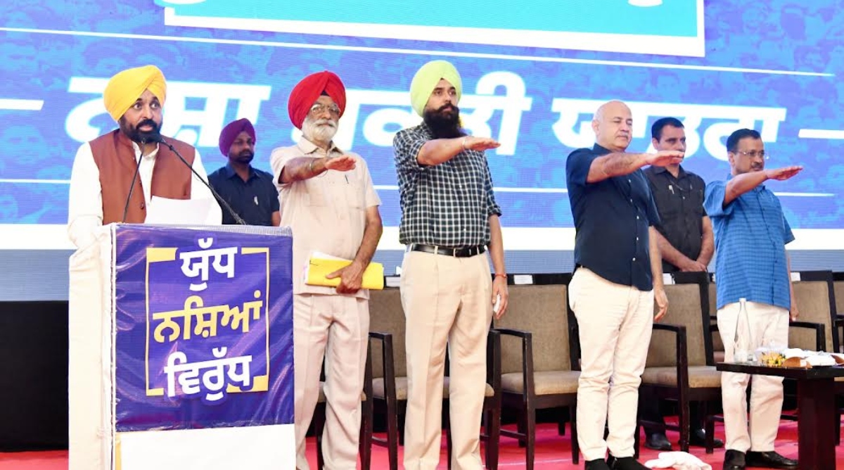 Photo of आप संयोजक अरविंद केजरीवाल और सीएम भगवंत मान ने लोगों को नशे के विरुद्ध जंग में योद्धा बनने की शपथ दिलाई