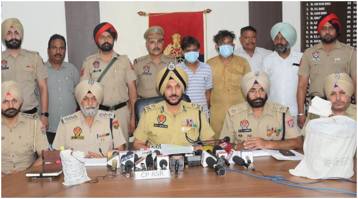 Photo of पंजाब पुलिस ने अंतरराष्ट्रीय नारको तस्करी गिरोह का किया पर्दाफाश, 10.2 किलोग्राम हेरोइन सहित 3 गिरफ्तार