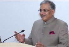 Photo of निर्वाचन आयोग मतदान केंद्रों पर मतदाताओं के लिए मोबाइल डिपॉजिट सुविधा उपलब्ध कराएगा