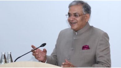 Photo of निर्वाचन आयोग मतदान केंद्रों पर मतदाताओं के लिए मोबाइल डिपॉजिट सुविधा उपलब्ध कराएगा