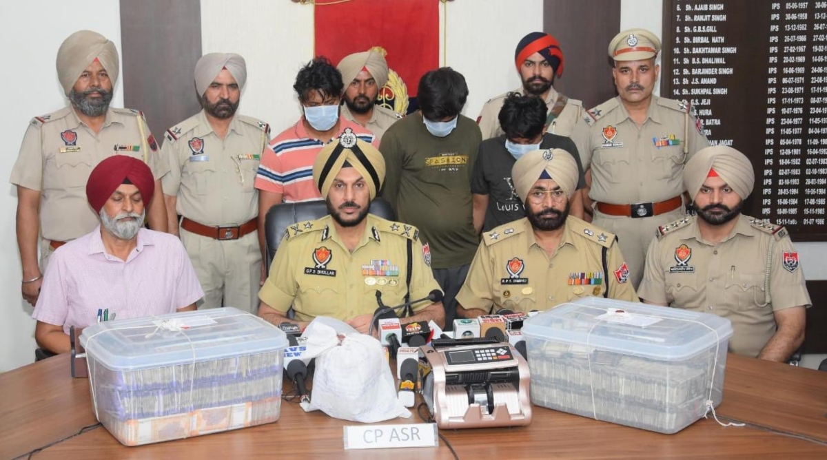 Photo of पंजाब पुलिस ने तुर्की स्थित नशा तस्कर नव भुल्लर के गिरोह का किया पर्दाफाश, 3 गिरफ्तार