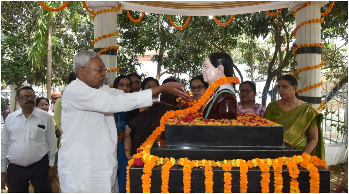 Photo of CM नीतीश कुमार ने अपनी धर्मपत्नी स्व० मंजू कुमारी सिन्हा की पुण्यतिथि पर भावभीनी श्रद्धांजलि दी