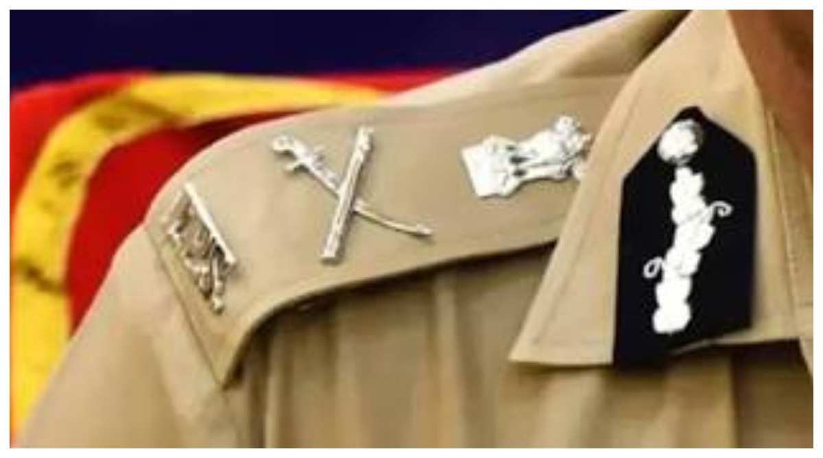 Photo of UP में देर रात 14 IPS अफसरों के हुए तबादले, मोहित गुप्ता बने सचिव गृह, अजय साहनी बरेली भेजे गए  