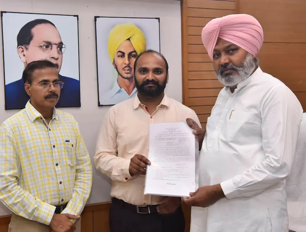 Photo of वित्त मंत्री हरपाल सिंह चीमा ने 11 नव-नियुक्त सेक्शन अफसरों को सौंपे नियुक्ति पत्र