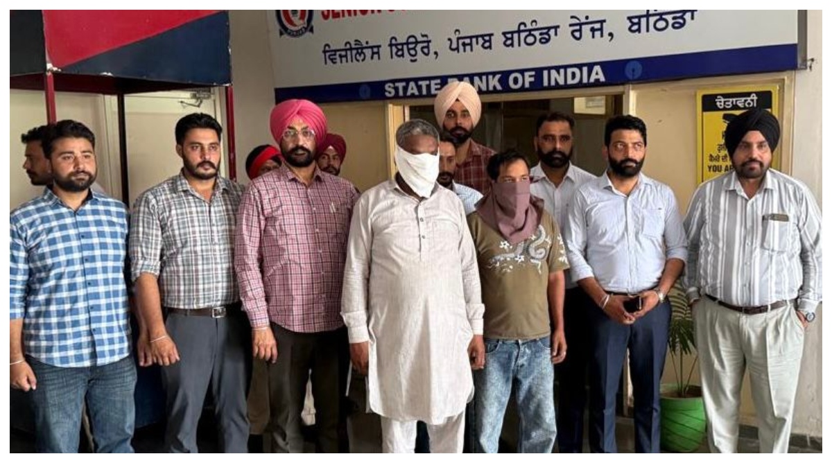 Photo of 1,05,000 रुपये रिश्वत लेता ए.एन.टी.एफ. का ए. एस.आई. और उसका ड्राइवर विजिलेंस ब्यूरो द्वारा काबू