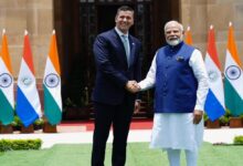 Photo of पीएम मोदी ने पराग्वे के राष्ट्रपति से की मुलाकात, महात्मा गांधी को दी श्रद्धांजलि