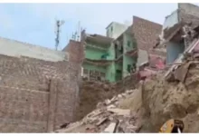 Photo of मथुरा में मिट्टी का टीला गिरने से चार मकान ढहे, कई लोगों के मलबे में दबे होने की आशंका, राहत बचाव कार्य जारी