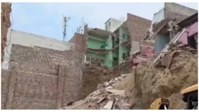 Photo of मथुरा में मिट्टी का टीला गिरने से चार मकान ढहे, कई लोगों के मलबे में दबे होने की आशंका, राहत बचाव कार्य जारी