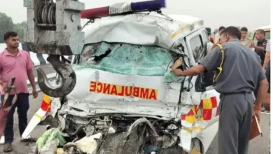 Photo of पूर्वांचल एक्सप्रेस-वे पर भीषण सड़क हादसा, एंबुलेंस और पिकअप की टक्कर में 5 की मौत, 1 घायल