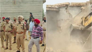 Photo of नशा तस्करों पर जारी है पुलिस की कार्रवाई, फाजिल्का में एक घर पर चला बुलडोजर