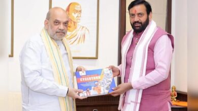Photo of हरियाणा के CM नायब सिंह सैनी ने की गृह मंत्री अमित शाह से मुलाकात, तोहफे में दी साइक्लोथॉन अभियान की बुकलेट
