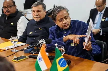 Shashi Tharoor Dig on PAK :