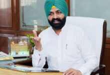 Photo of पंजाब में ड्राइविंग लाइसेंस और RC के लिए बड़ी राहत! अब सब कुछ होगा ऑनलाइन, सरकार ने उठाया सख्त कदम