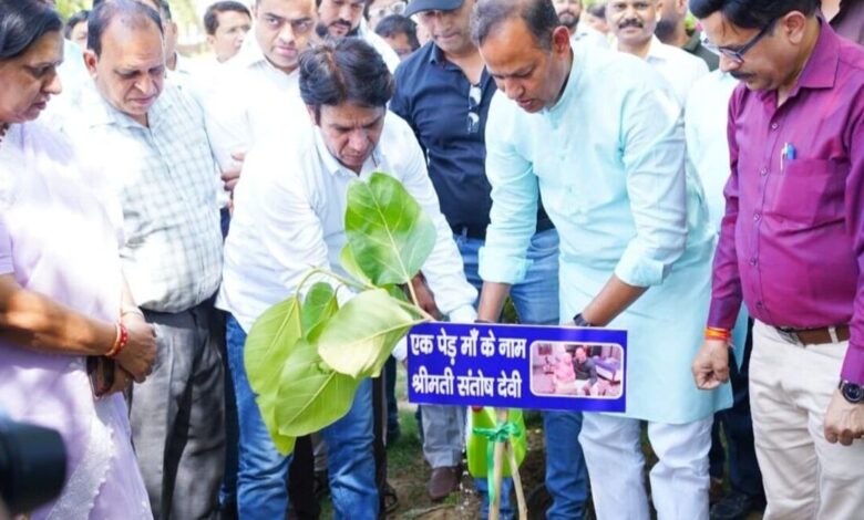 Minister Shri Ravindra Indraj Singh