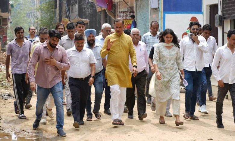 Minister Shri Ravindra Indraj Singh