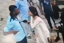 Photo of मामूली कहासुनी में युवती ने पंपकर्मी पर तानी रिवाल्वर, वीडियो वायरल, पुलिस ने दर्ज किया मुकदमा