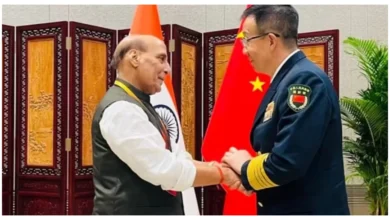 Photo of राजनाथ सिंह और चीनी रक्षा मंत्री के बीच हुई महत्वपूर्ण चर्चा, कैलाश मानसरोवर यात्रा शुरू होने पर जताई खुशी
