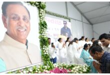 Photo of गुजरात के पूर्व सीएम विजय रुपाणी की श्रद्धांजलि सभा में शामिल हुए अरविंद केजरीवाल, बोले – निधन अत्यंत दुखद