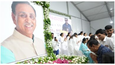 Photo of गुजरात के पूर्व सीएम विजय रुपाणी की श्रद्धांजलि सभा में शामिल हुए अरविंद केजरीवाल, बोले – निधन अत्यंत दुखद