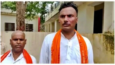 Photo of दो आधार कार्ड के साथ…दोनों में अलग – अलग नाम,  जानें आखिर क्या है मामला?