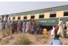 Photo of पाकिस्तान में रेलवे ट्रैक पर धमाके बाद जाफर एक्सप्रेस की 6 बोगियां पटरी से उतरी, यही ट्रेन हुई थी हाईजैक