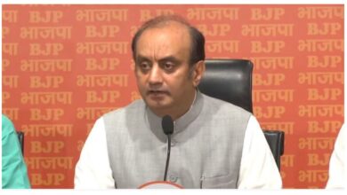 Photo of राहुल गांधी के नरेंदर, सरेंडर वाले बयान पर भाजपा का पलटवार, कहा – ‘कांग्रेस पार्टी के कारनामे सरेंडर से भरे पड़े हैं’