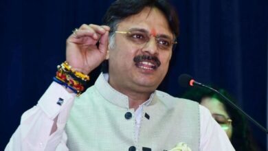 Photo of साड़ी पहनने पर सवाल? BJP विधायक का मौलाना को करारा जवाब – डिंपल यादव के समर्थन में फूटा गुस्सा!