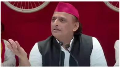 Photo of कांवड़ यात्रा में महिला पुलिस अधिकारी द्वारा श्रद्धालु के पैर दबाने पर सपा प्रमुख अखिलेश यादव ने की तारीफ, जानें क्या कहा