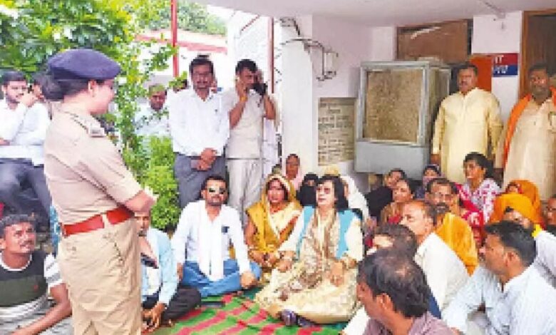Kanpur Minister Protest