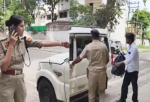 Photo of परीक्षा से पहले गलत सेंटर पहुंचे छात्र को DCP ने अपनी गाड़ी से सही परीक्षा केंद्र पहुंचाया