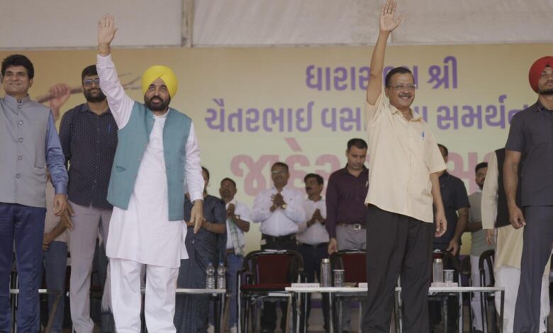 Arvind Kejriwal and Bhagwant Mann In Gujarat