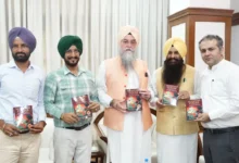 Photo of पंजाब विधानसभा के स्पीकर कुलतार सिंह संधवां द्वारा राज मल्होत्रा की पुस्तक ‘सचखंड पंजाब’ का विमोचन