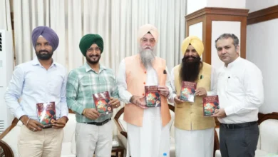Photo of पंजाब विधानसभा के स्पीकर कुलतार सिंह संधवां द्वारा राज मल्होत्रा की पुस्तक ‘सचखंड पंजाब’ का विमोचन