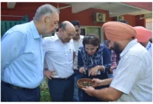 Photo of स्वास्थ्य मंत्री ने कैबिनेट साथियों के घरों का निरीक्षण कर डेंगू से लड़ने के लिए सामूहिक यत्नों की आवश्यकता पर जोर दिया