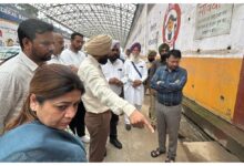 Photo of डॉ. रवजोत सिंह ने ड्यूटी में लापरवाही करने पर जूनियर इंजीनियर और सैनेटरी इंस्पेक्टर को निलंबित करने के दिए आदेश