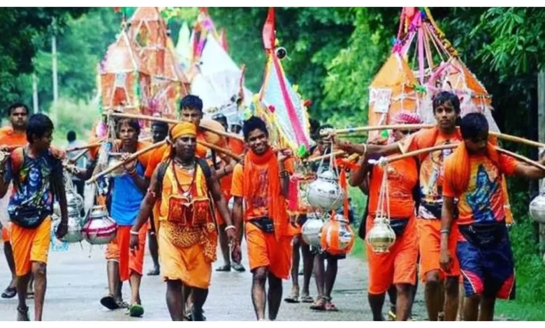 Saffron clothes in Kanwar Yatra :