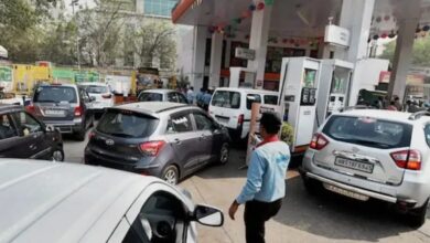 Photo of दिल्ली में 15 साल पुरानी गाड़ियों पर बैन: अब नहीं मिलेगा पेट्रोल-डीजल, जुर्माना और जब्ती का खतरा!