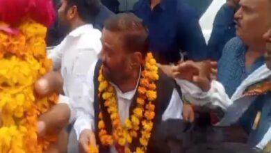 Photo of रायबरेली में स्वामी प्रसाद मौर्य पर हमला: सनातन के अपमान पर युवक मे मारा थप्पड़