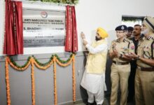 Photo of पंजाब में बड़ी कार्रवाई: कुख्यात नशा तस्कर गुरनाम सिंह एक साल की निवारक हिरासत में, तीन बार हेरोइन के साथ पकड़ा गया