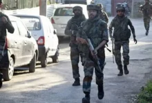 Photo of कुलगाम में मुठभेड़, सेना ने एक आतंकी को किया ढेर, 2-3 आतंकियों के फंसे होने की आशंका