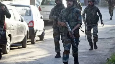 Photo of कुलगाम में मुठभेड़, सेना ने एक आतंकी को किया ढेर, 2-3 आतंकियों के फंसे होने की आशंका