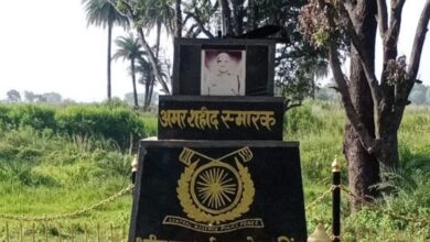 Photo of MP: सतना में शहादत का अपमान, बलिदानी CRPF अफसर के स्मारक से बंदूक और टोपी चोरी