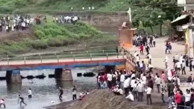 Photo of पांढुर्ना के गोटमार मेले में 400 घायल, 5 की हालत गंभीर, जानिए क्या है यह जोखिम भरा उत्सव