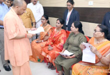 Photo of वाराणसी में मुख्यमंत्री योगी आदित्यनाथ ने शैला खानम को दी उम्मीद की नई राह, सिलाई मशीन से मिली आजीविका